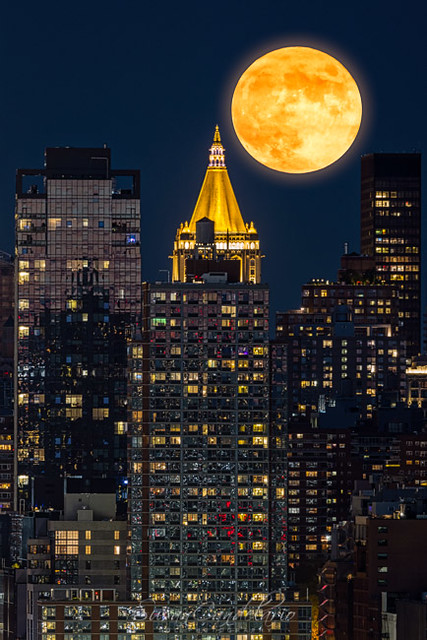 NY Life NYC Full Moon