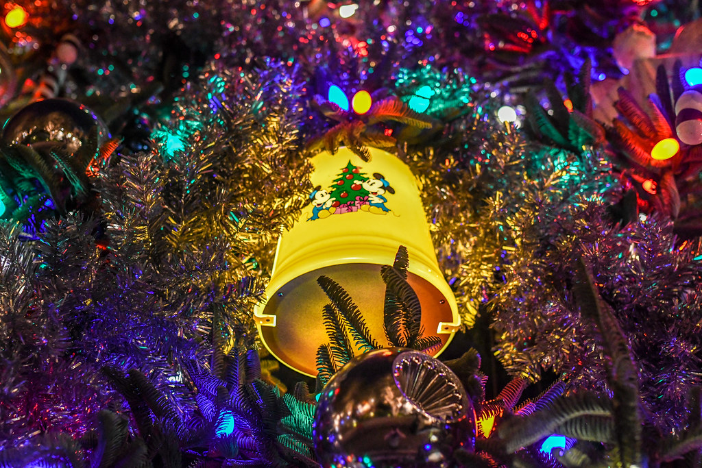 DCA Mickey Minnie ornament Christmas tree