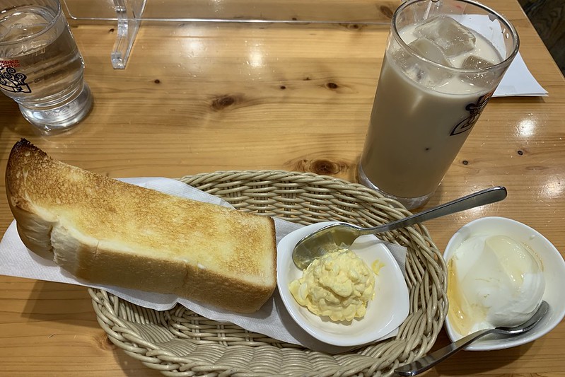 西池袋一丁目コメダ珈琲店モーニングB手作りたまごペースト 北海道生乳100 ヨーグルト アイスミルクコーヒー
