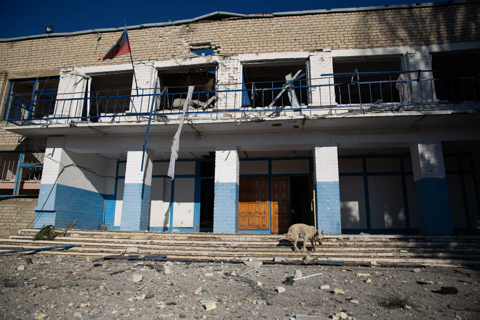 École endommagée par le bombardement de l'armée ukrainienne