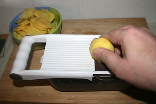 06 - Shred potatoes in slices / Kartoffeln in Scheiben hobeln