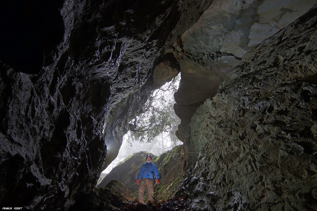 Entrée de la Grotte de la Faille de Bonlieu - Jura