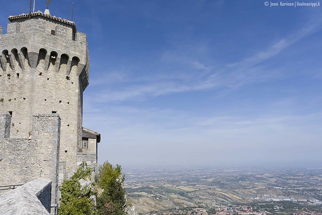 Cesta-linnoituksen torni ja maisemaa San Marinossa