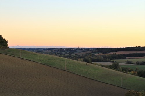 Le soir tombe sur les côteaux de la Lomagne by Anthony Desruelles, paysage paisaje panorama landscape champs fields nature naturephotography landscapephotography natur
