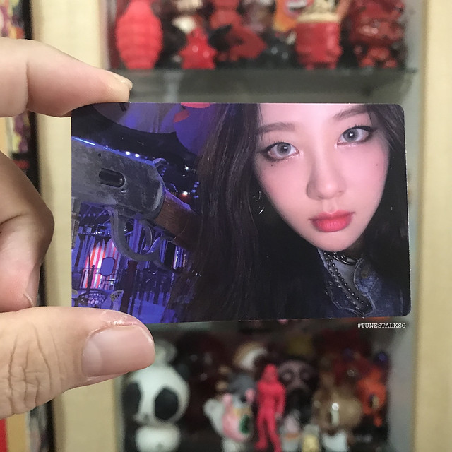 Heejin Not Friends Photocard Pull TUNESTALKSG 01