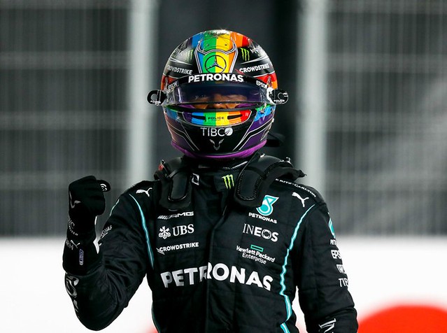 Lewis Hamilton Narrows Verstappen’s Title Lead with Qatar Gran Prix Win