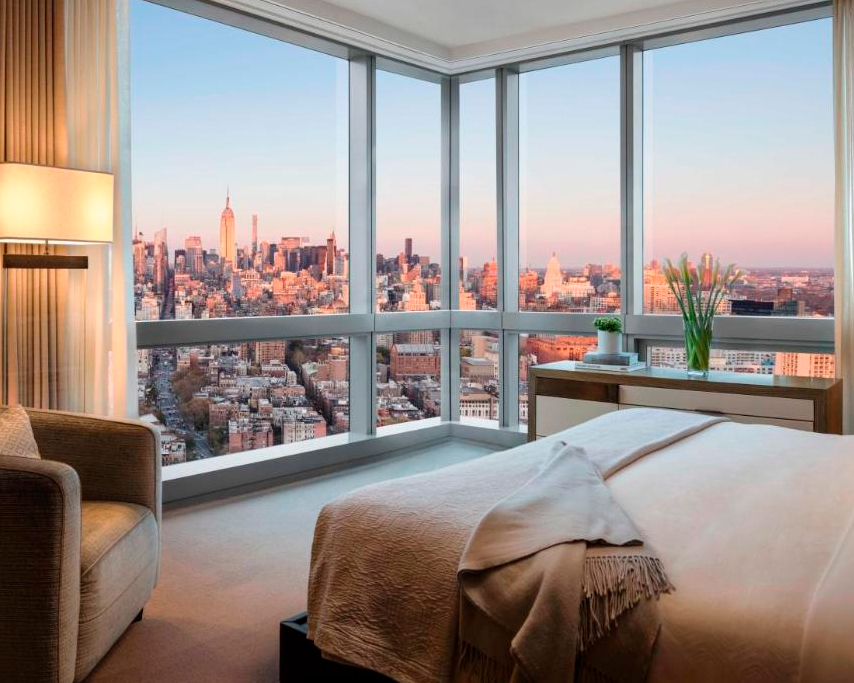 Ventanal con maravillosas vistas de la habitación en Nueva York