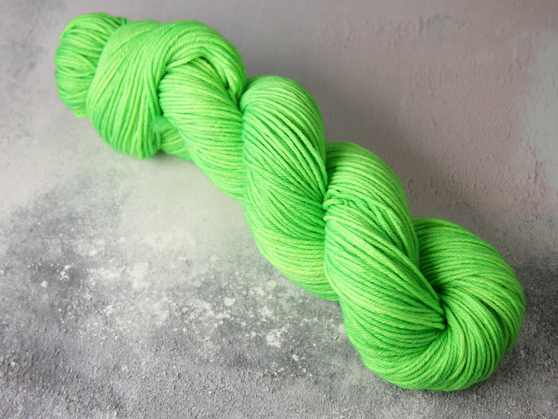 Dynamite DK hand-dyed superwash British pure wool yarn 100g – ‘Hulk’ (neon green)