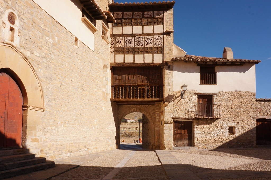 El Portal de las Monjas y el Convento de las Agustinas. Mirambel (Teruel). In Explore 23 novembre 2021