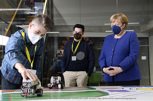 Chancellor Merkel visits learning center to promote digital education for young people in Berlin