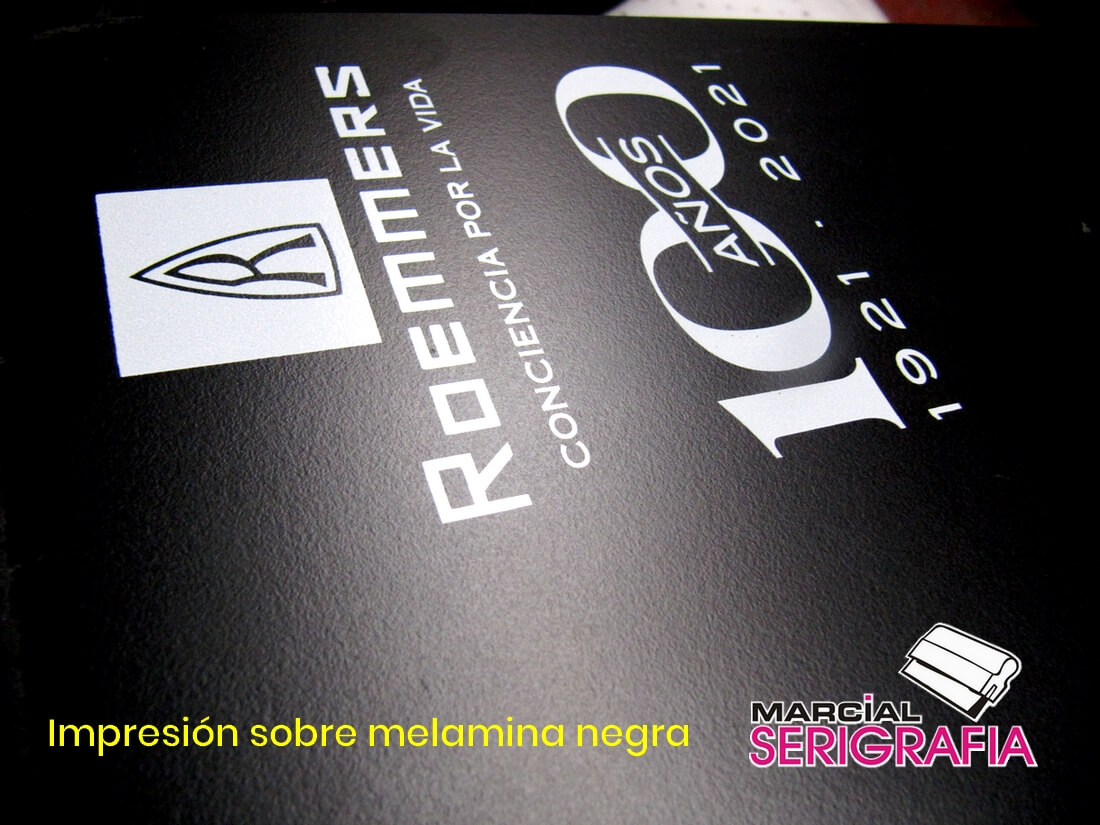 White printing on black melamine with the Laboratorio Roemmers logo.