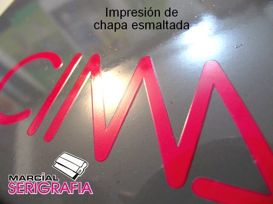 Zoom magnification of screen printing on enameled plate of the Cima brand for the company Vale 4