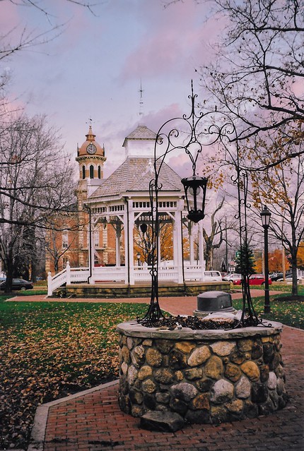 Chardon - Town Square - Ohio  - Courthouse - Public Well at One Time - United States
