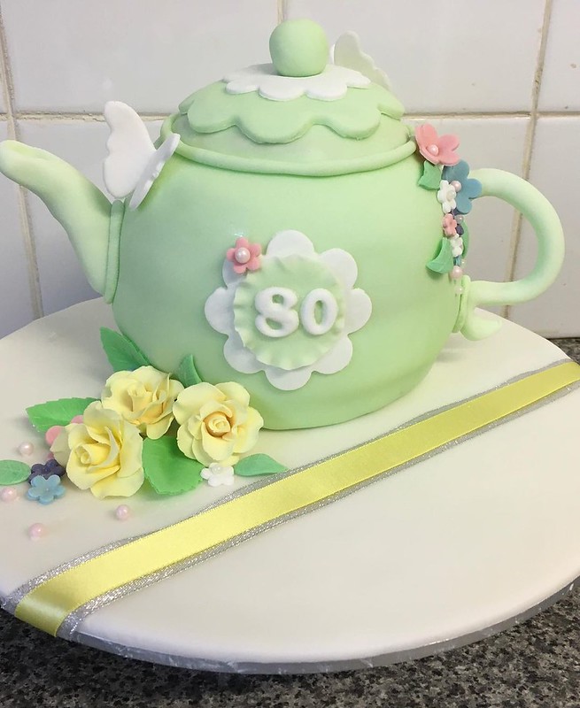 Teapot Cake by Tracey Murdoch