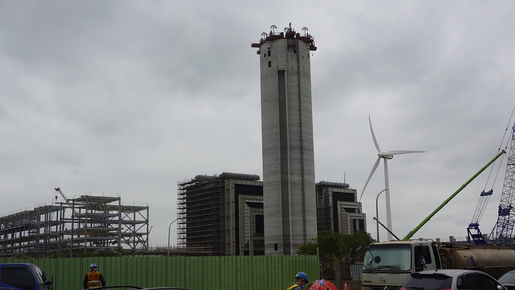 大潭電廠正在進行新的機組增建工程。孫文臨攝