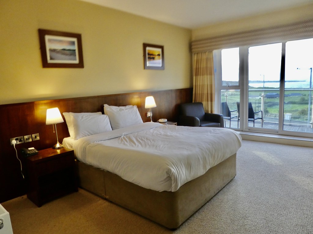 Bedroom, Strandhill Lodge and Suites