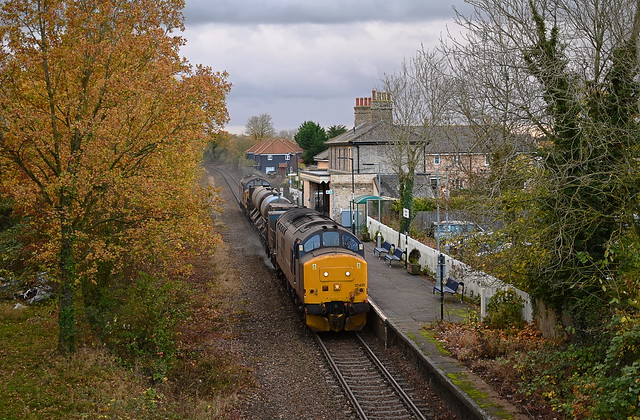 DRS 37425 & 37069 working on 3S99 ad hoc RHTT service, up the East Suffolk Line, heading to Lowestoft, through Wickham Market Station. 26 11 2021