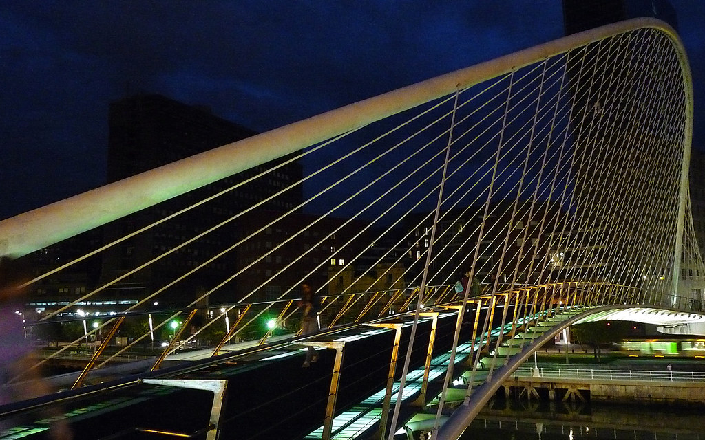 Bilbao : Le Zubizuri (« Pont Blanc »en basque) + bonus 51707437467_58d3b4c441_b