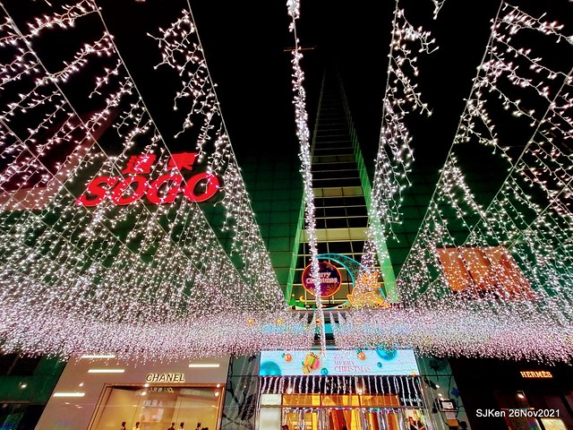 遠東Sogo百貨台北復興館聖誕燈飾，Christmas decoration of Far Eastern SOGO department store, Taipei, Taiwan, SJKen, Nov 26, 2021.
