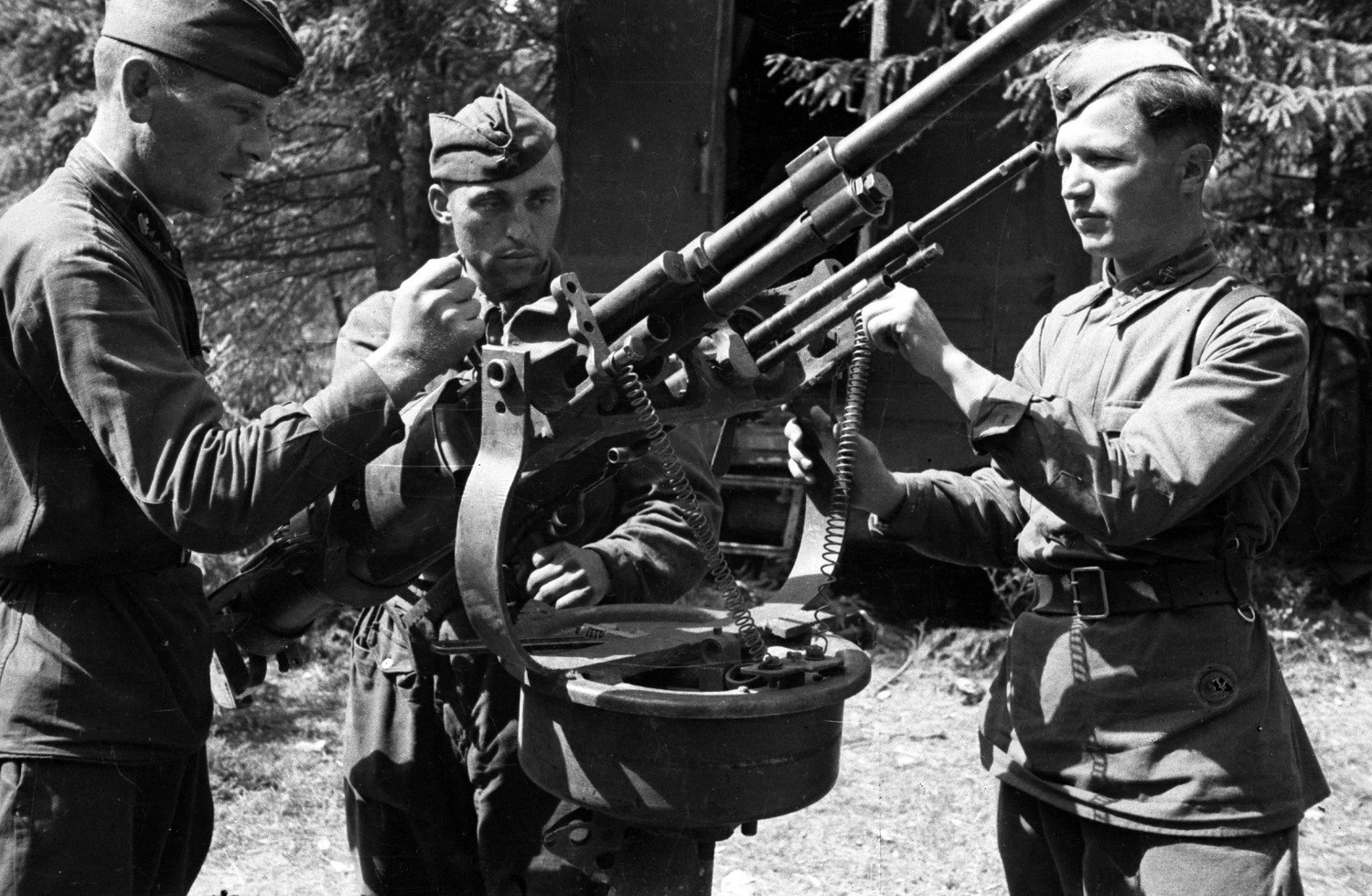 1942. Отладка зенитного пулемета