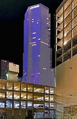 Miami Tower, 100 Southeast 2nd Street Miami, Florida. USA / Architect: Pei Cobb Freed & Partners / Structural Engineer: Crouse-Honderich / Built: 1987 / Height: 625 ft (191 m) / Floors: 47