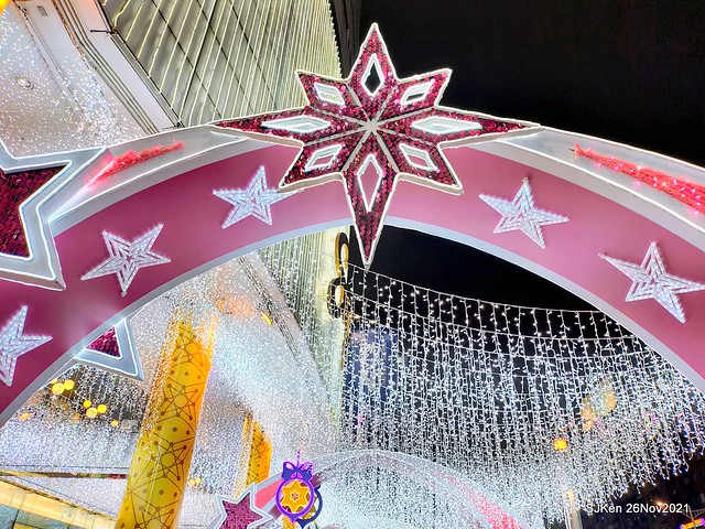 遠東Sogo百貨台北忠孝館聖誕燈飾，Christmas decoration of Far Eastern SOGO  department store Chung-Hsiao branch , Taipei, Taiwan, SJKen,  Nov 26, 2021.