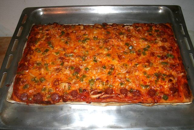 11 - BiFi Pizza with bell pepper & onion - Finished baking / BiFi-Pizza mit Paprika & Zwiebel - Fertig gebacken
