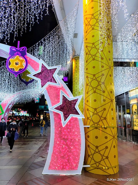 遠東Sogo百貨台北忠孝館聖誕燈飾，Christmas decoration of Far Eastern SOGO department store Chung-Hsiao branch , Taipei, Taiwan, SJKen, Nov 26, 2021.