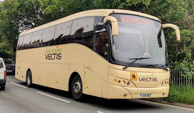 Along with the Irizars and Jonckheeres, Southern Vectis also acquired 2 Enigmas from Damory. Here's 7846 on Fairlee Road while Not in Service. - FJ55 BXZ - 7th June 2021