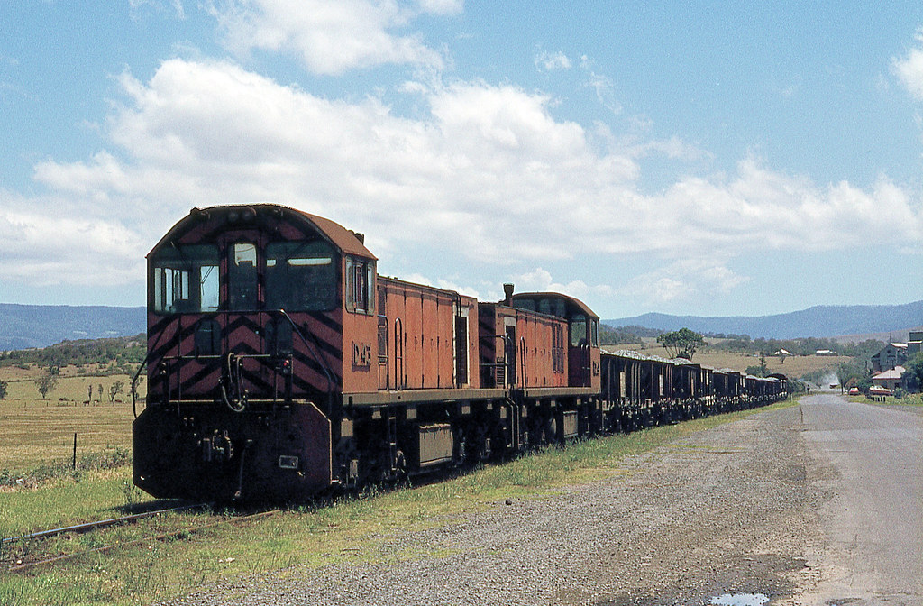 D43 + Daa Ballast, Shell Harbour, NSW by dunedoo