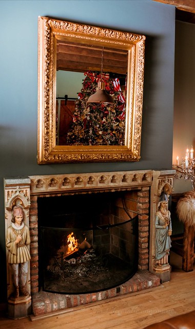 Spiegel boven haard professionele kerstboom