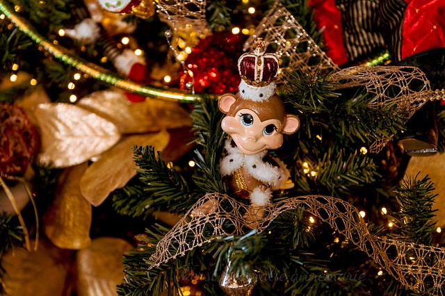 Kerstfiguurtje in de kerstboom
