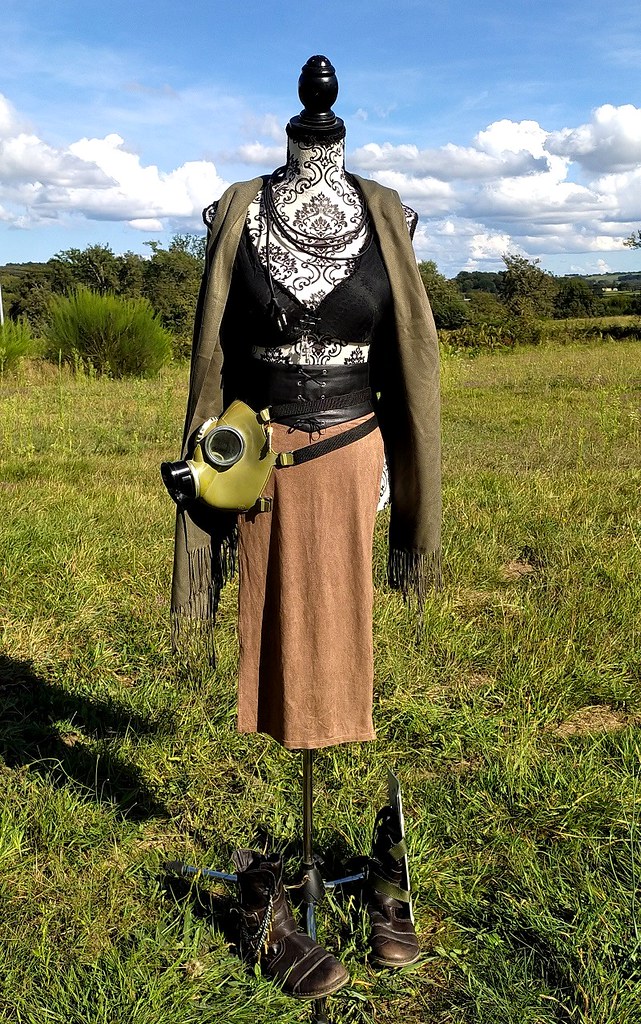 Post-apocalyptic outfit