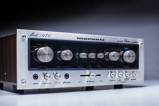 Marantz 1070 Stereo Amplifier