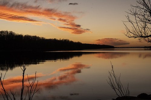 sunset clouds lake reflection leadinglines water horizon sky fellowslake springfield mo