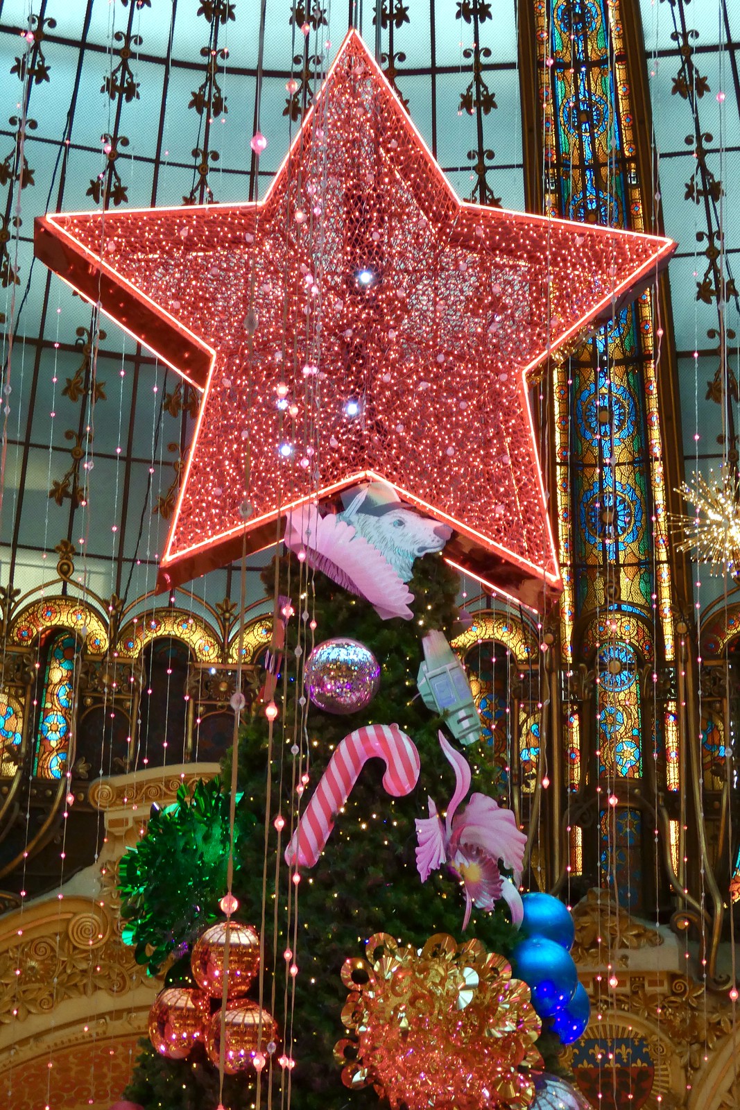 L'arbre de Noël 2021 aux Galeries Lafayette (et une piste de rollers !)