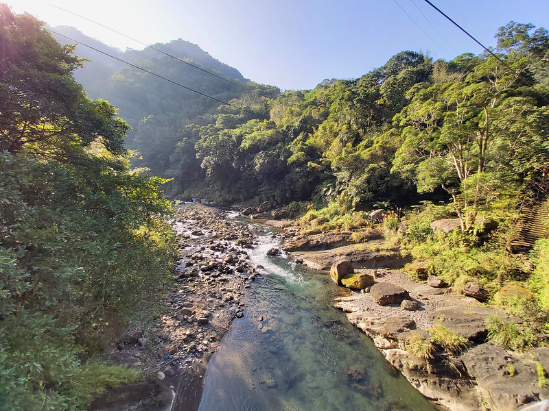Sanxia Jinminzi Mountain loop trail: Caohe rock formations on Dabao river