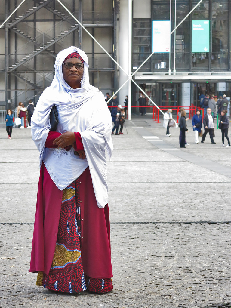 Elegant African lady in traditional dress posing in front of the Pompidou Center