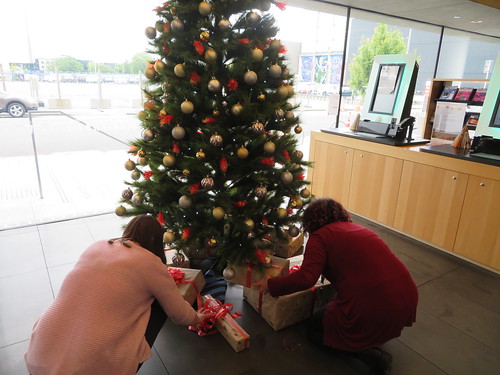Christmas tree decorating, Tūranga | by Christchurch City Libraries