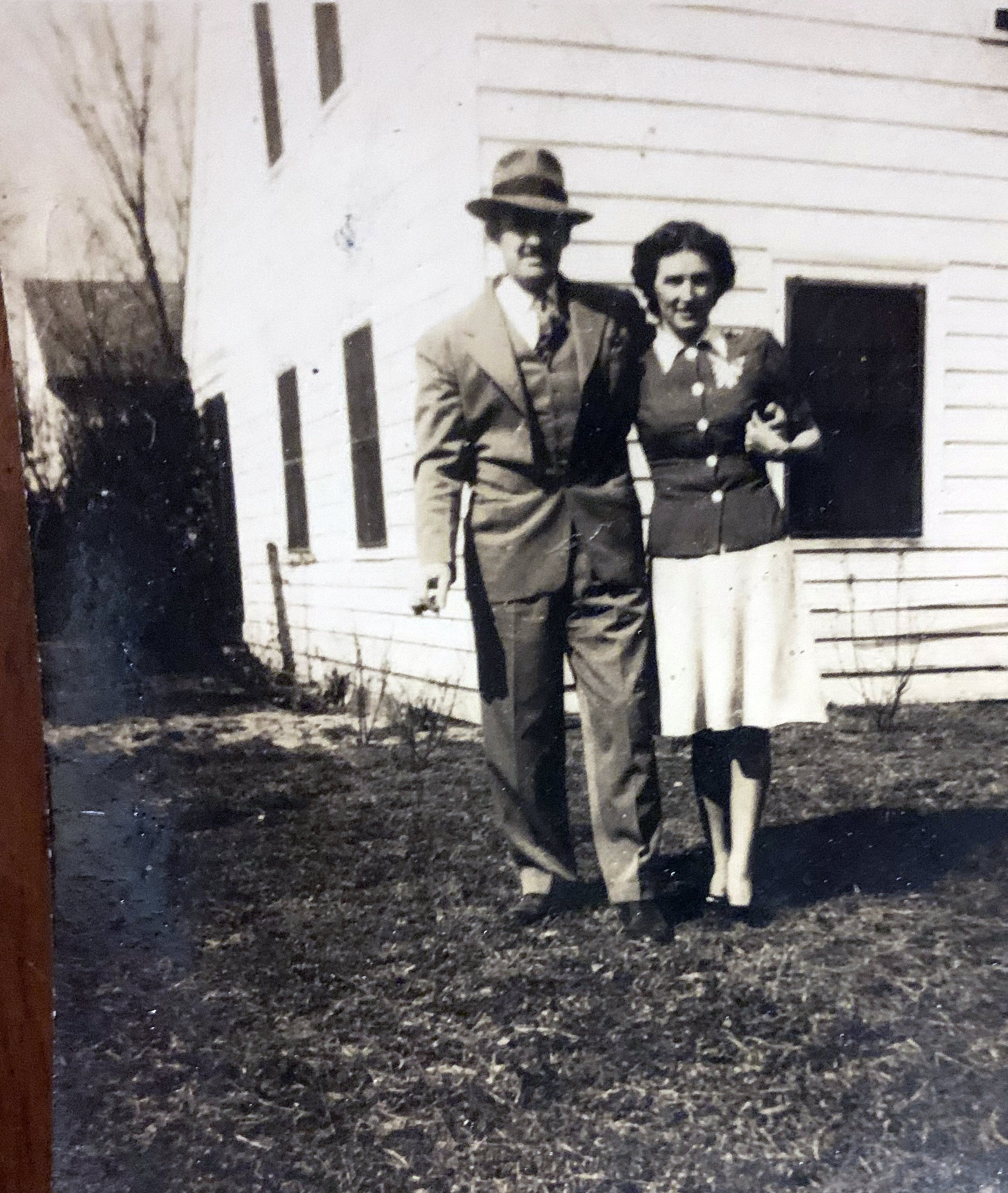 Jesse Siler Smith and Violet Smith Moorefield at Cradock VA 1940s