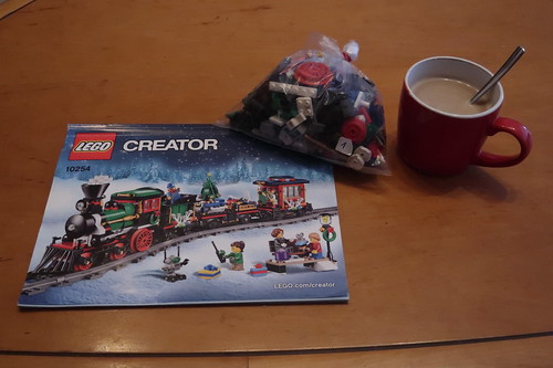 Kaffee zum Zusammenbau der Lok meines Lego-Weihnachtszuges (benötigtes Zubehör)