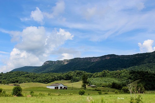 appalachianmountains appalachia mountains landscape farm canont7 barns clouds