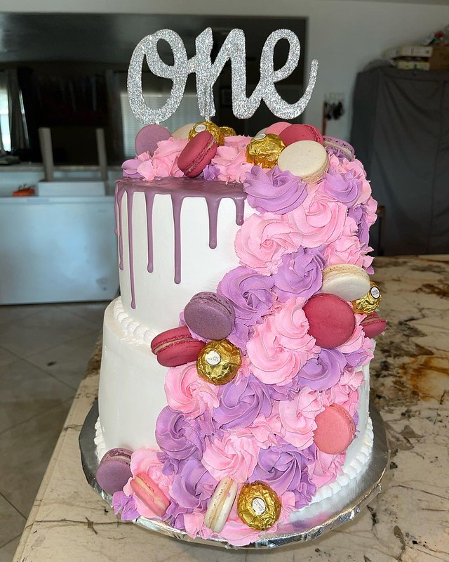 Cake by Araceli Bakery