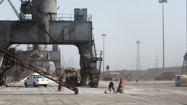 momen cleaning in Indian port.jpg