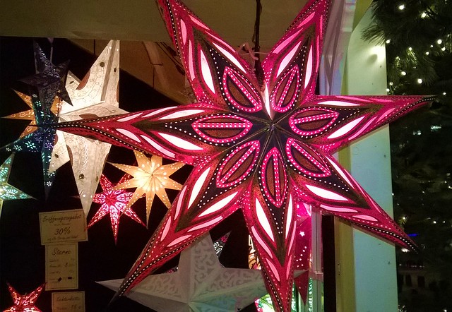 Sterne auf dem Weihnachtsmarkt