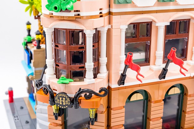 Review LEGO 10297 Boutique Hotel (Modular 2022)