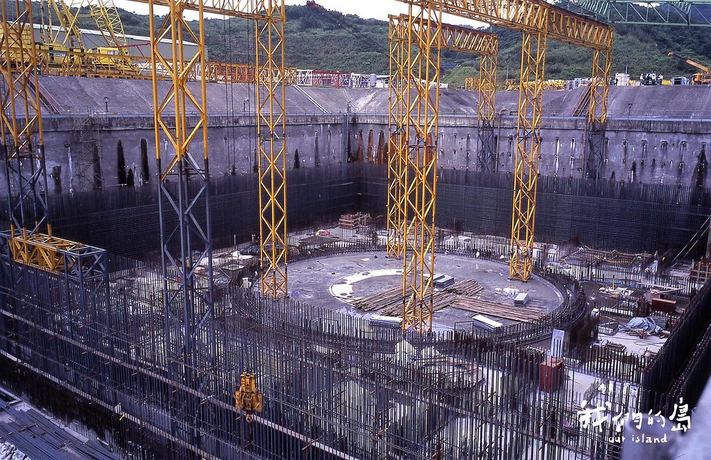 2000年5月施工中的核四反應爐基地。 攝影／柯金源