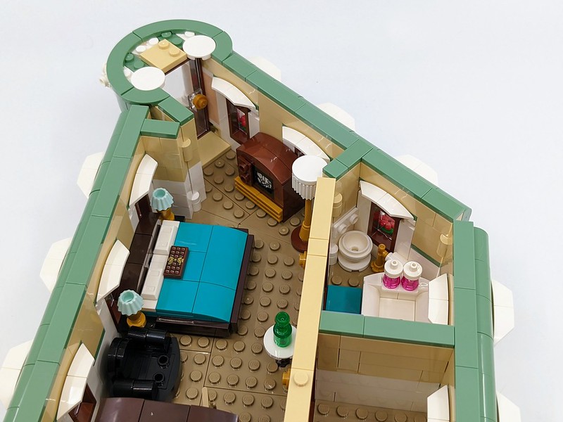 LEGO Modular Hotel Review BricksFanz3028975