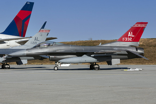 87-0332  - General Dynamics F-16C Fighting Falcon (401)