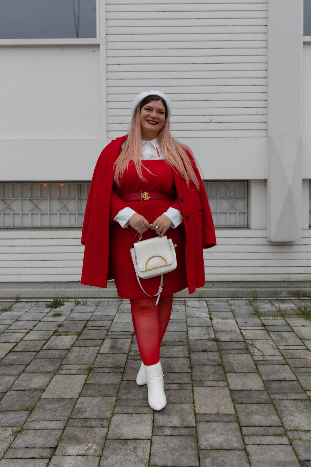Outfit rosso e bianco curvy color challenge plus size (3)